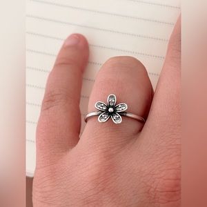Pandora daisy ring